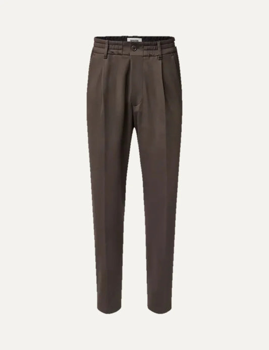 Drykorn women's dark brown Chasy tailored trousers with front pleats, tapered legs, belt loops and cropped length.