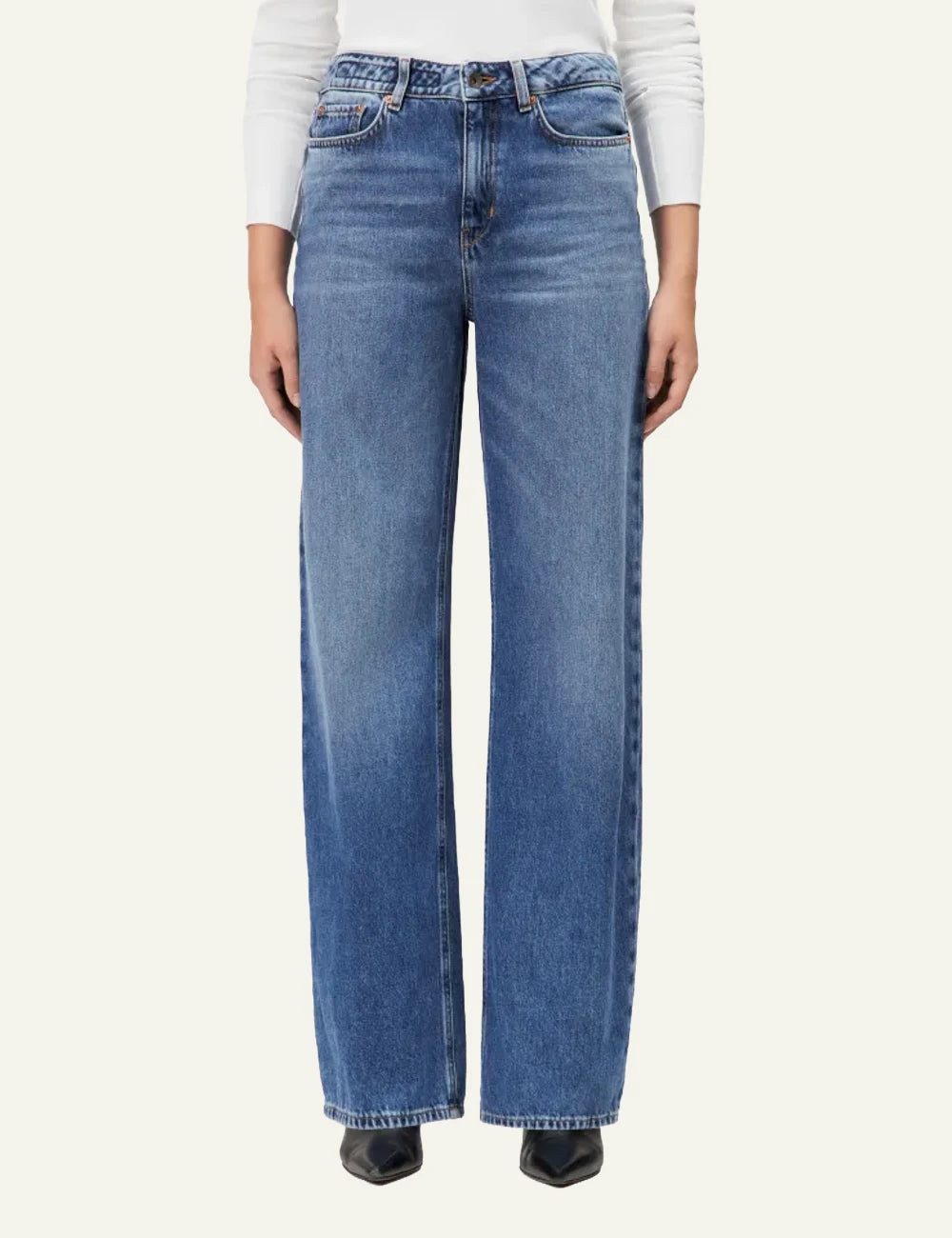 Women's DRYKORN Medley mid-waist barrel-leg jeans in blue cotton denim model