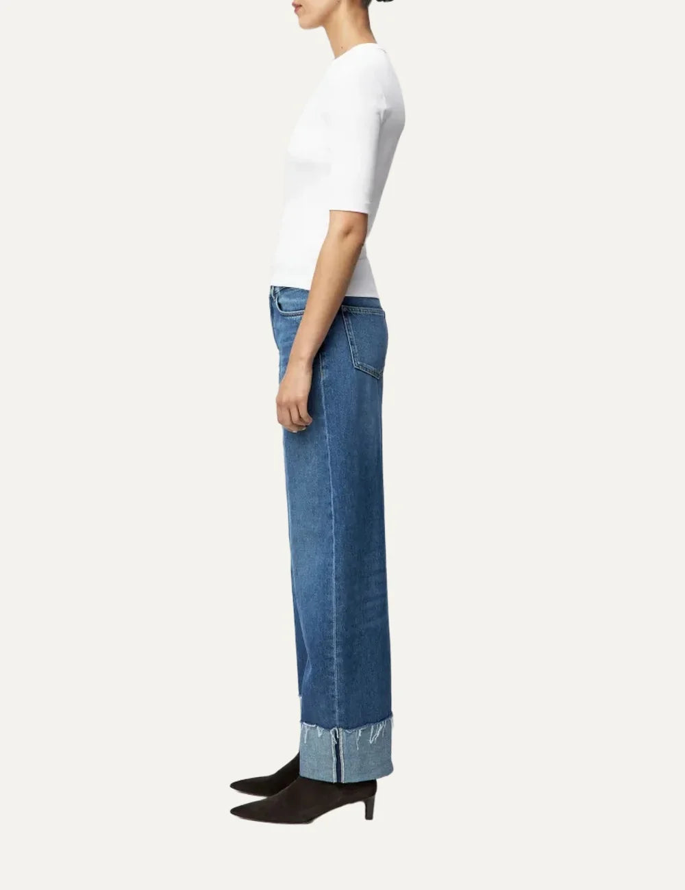 Drykorn women's white slim-fit T-shirt with a round neckline, three-quarter sleeves and fine ribbed cotton texture side