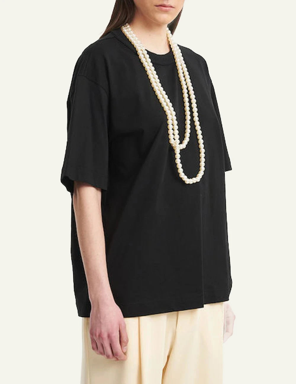 Eleh top black oversized t shirt pearl necklace side