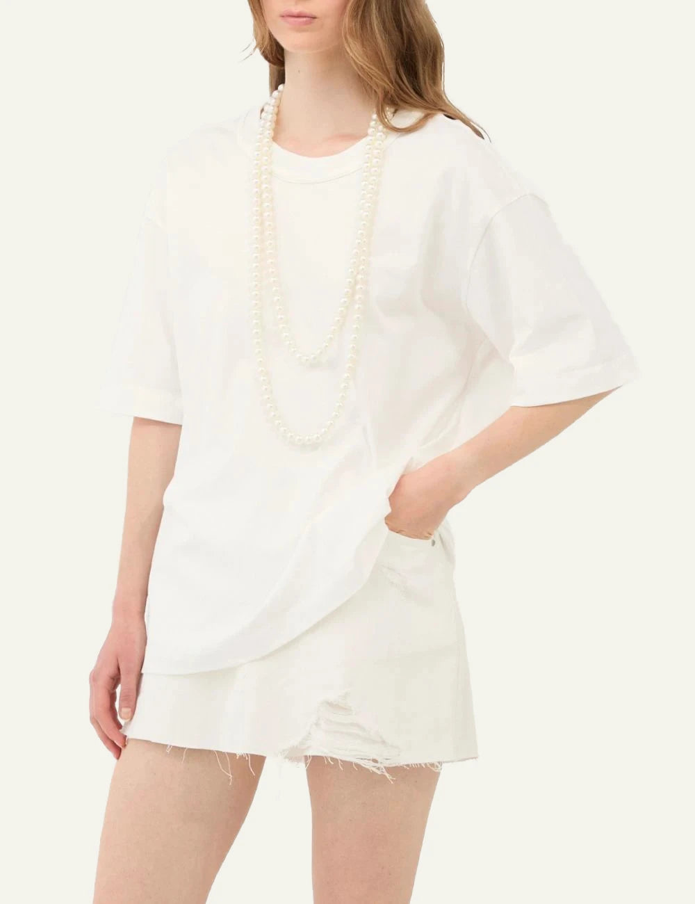 Eleh top white oversized t shirt pearl necklace front model