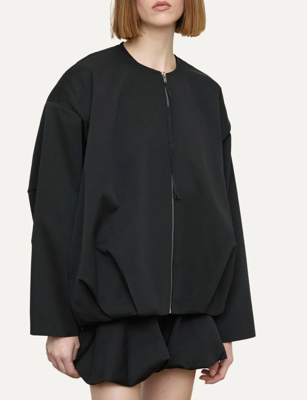 ELEH women's black oversized balloon jacket with round neckline, dropped shoulders, long sleeves, silver-tone front zipper and gathered bubble hem model