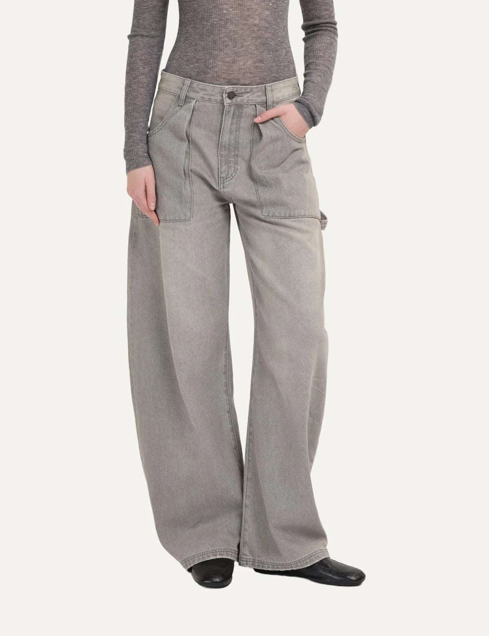 Eleh women's grey oversized wide-leg jeans with front pleats, patch pockets and contrast stitching.