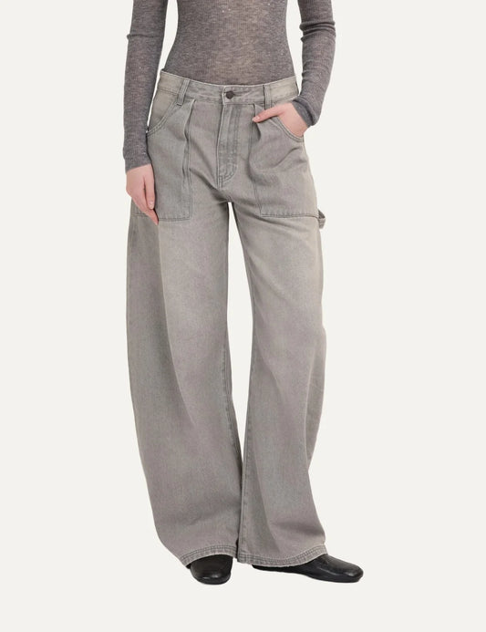 Eleh women's grey oversized wide-leg jeans with front pleats, patch pockets and contrast stitching.