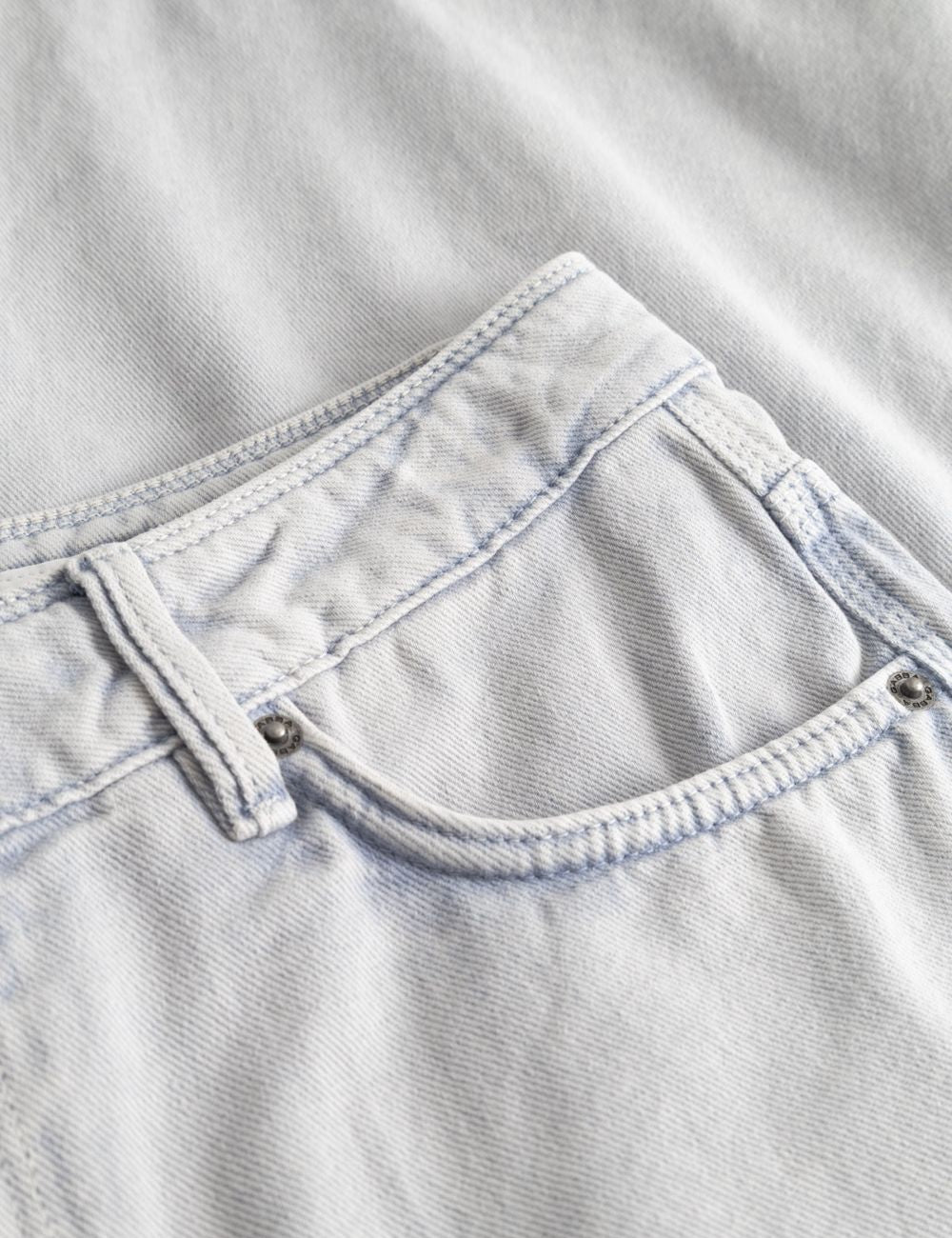 Gabba Antiq shorts rigid twill light grey front pocket view