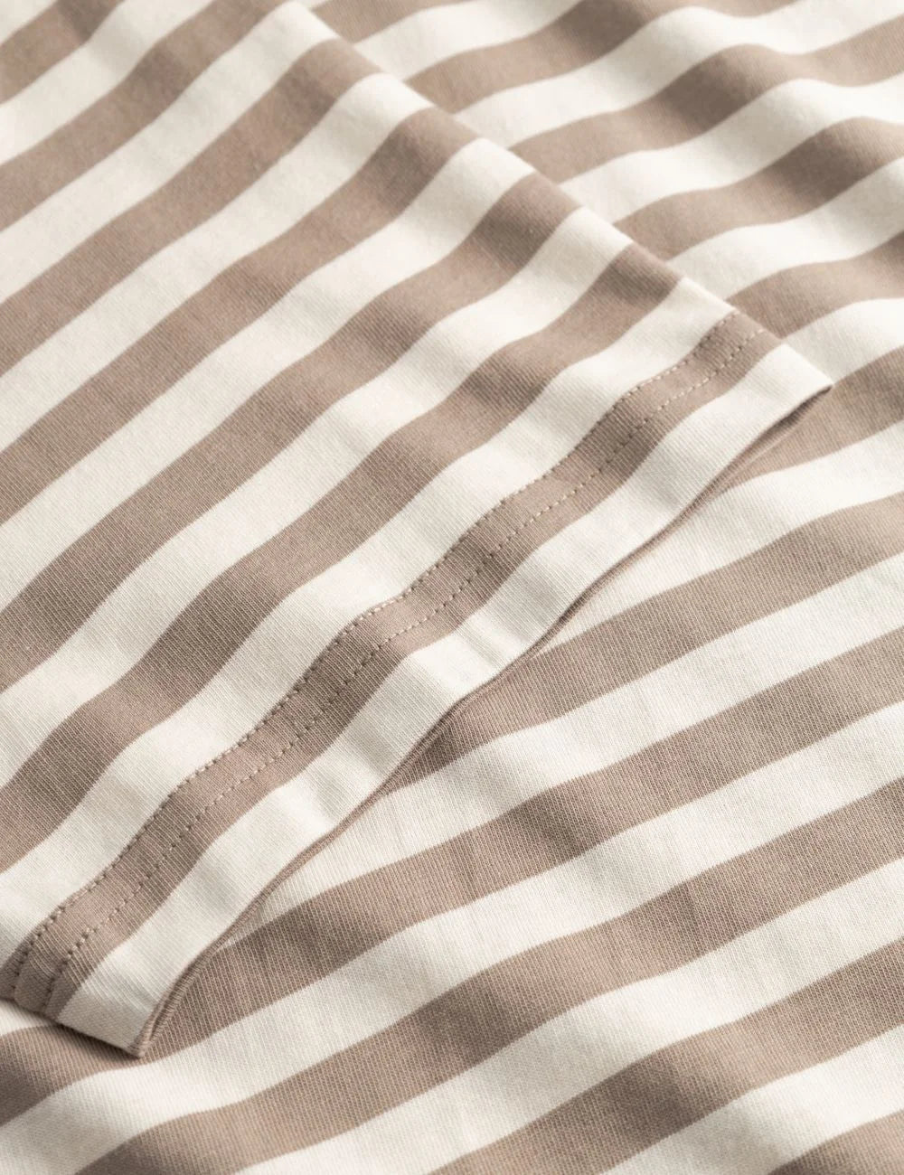Gabba striped t-shirt beige white logo chest detail view