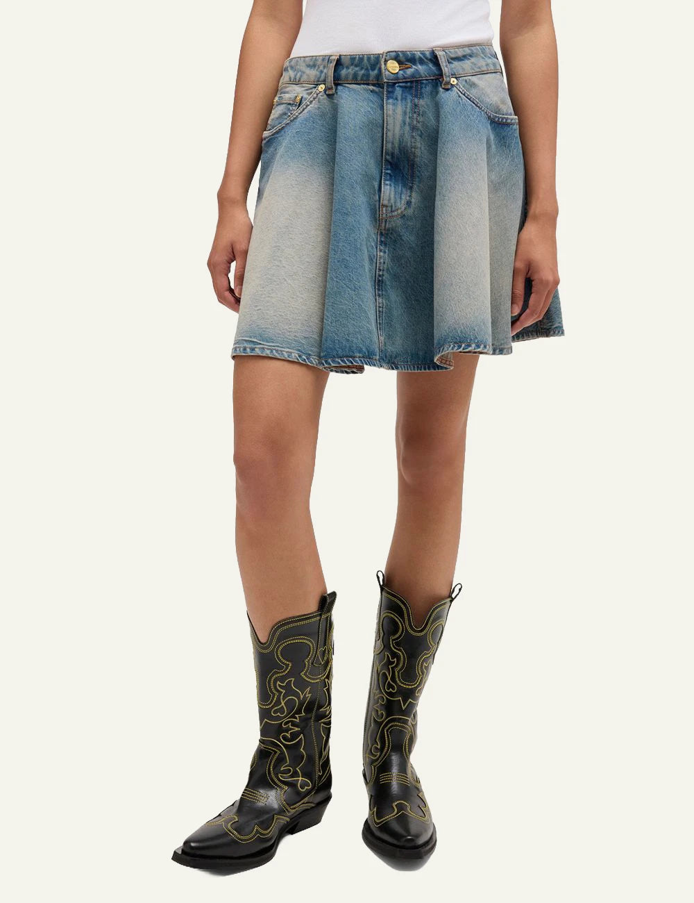 ganni_denim_mini_skirt_blue_front_model