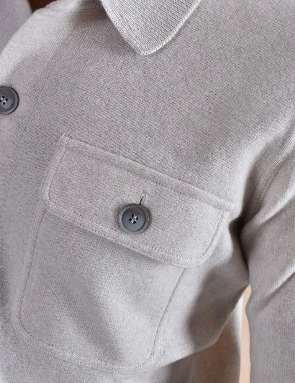 Men's Gran Sasso beige cashmere knit cardigan with button fastening, classic collar and two buttoned chest flap pockets. close up details