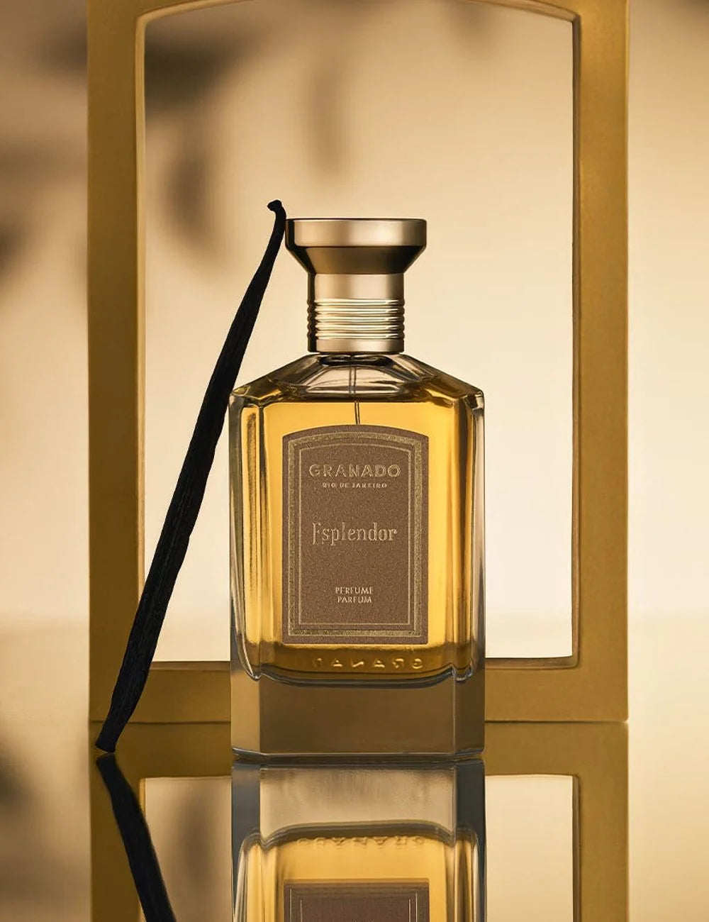 Granado Esplendor perfume bottle oriental amber fragrance detail view