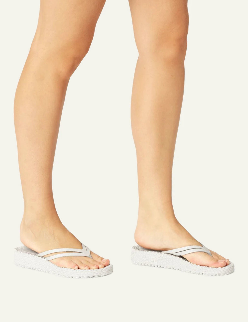 Ilse Jacobsen flip flops off white glitter strap braided sole side model view