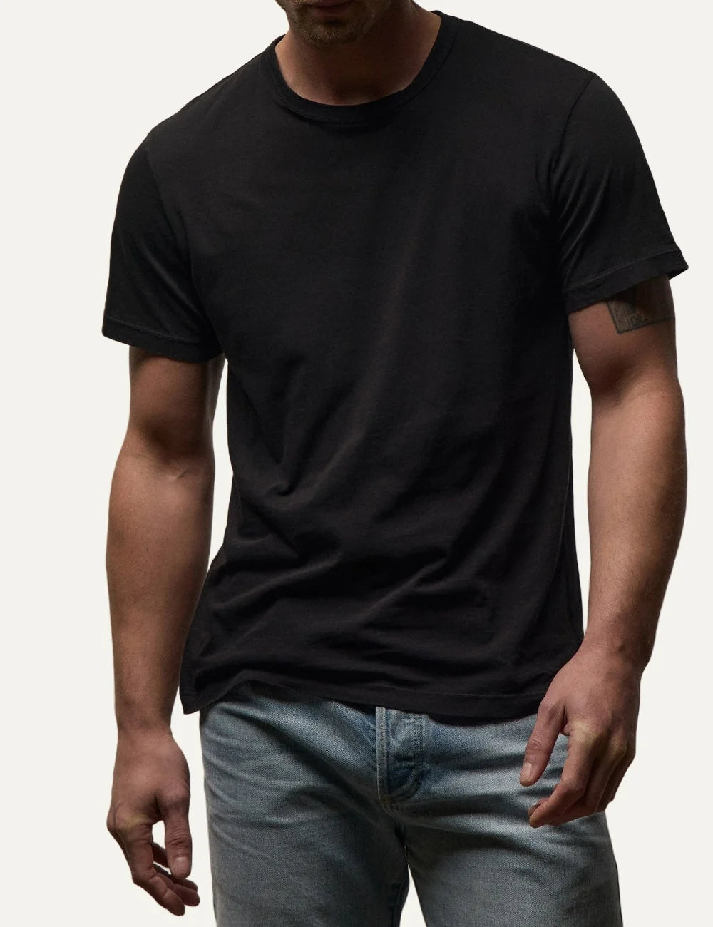 James Perse men's black cotton jersey short sleeve T-shirt model