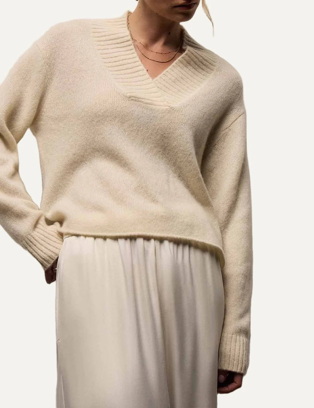 James Perse women's ivory cashmere V-neck sweater model