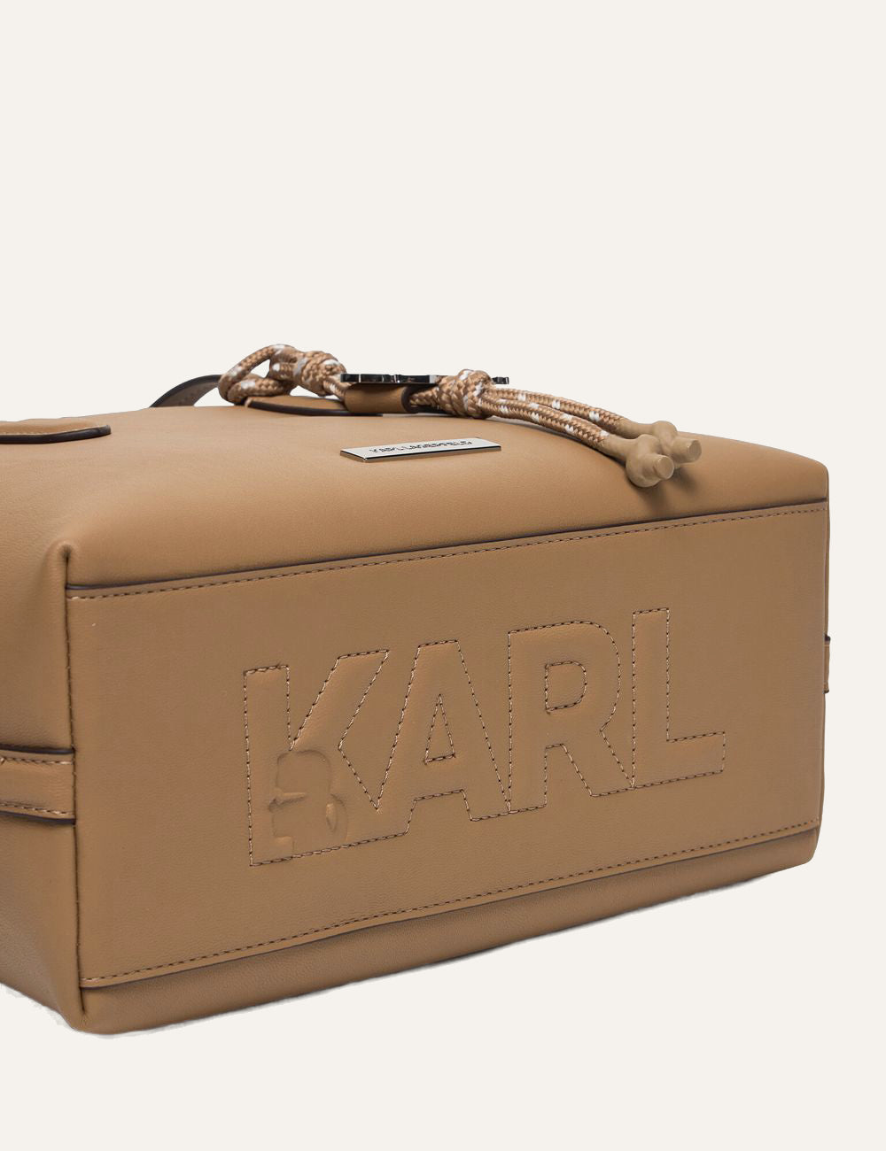 Karl Lagerfeld brown handbag detail κάτω μέρος με embossed KARL logo