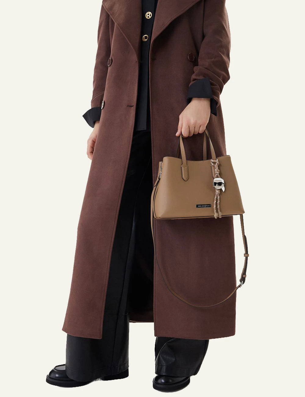 Karl Lagerfeld brown handbag worn look σε καθημερινό outfit