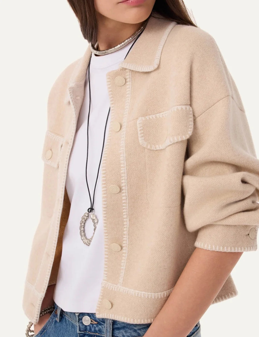 Kujten women Area Organic beige cashmere knit jacket with white contrast stitching and shirt collar side