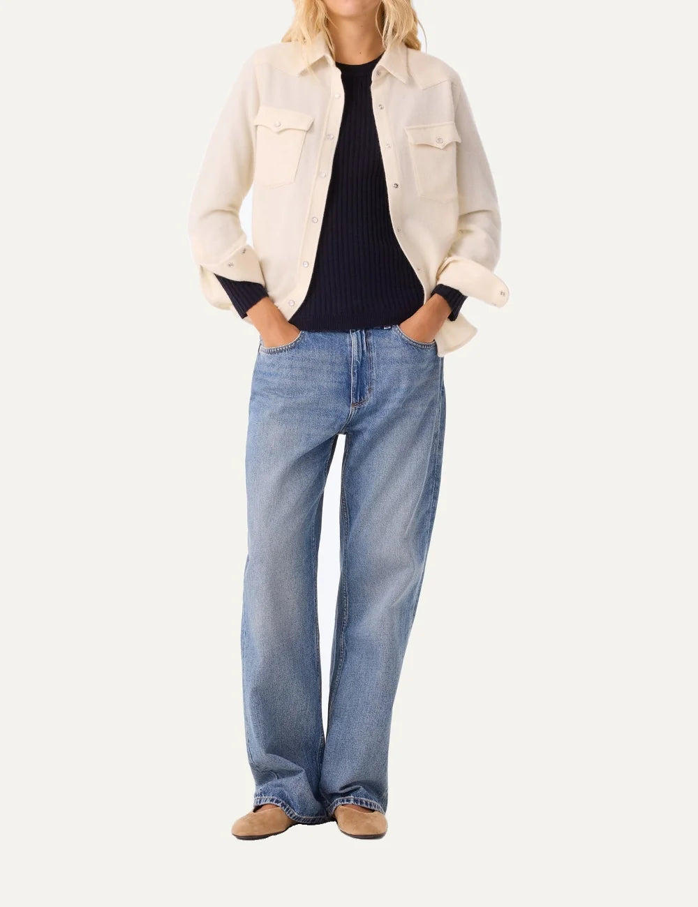Kujten women Lumber Plain white cashmere shirt with front flap pockets and button closure model