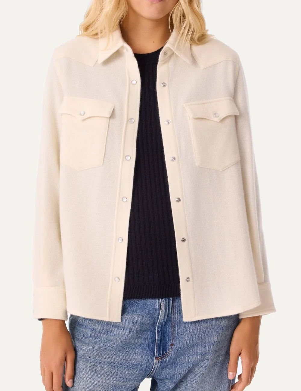 Kujten women Lumber Plain white cashmere shirt with front flap pockets and button closure