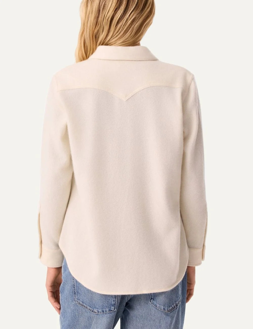 Kujten women Lumber Plain white cashmere shirt with front flap pockets and button closure back