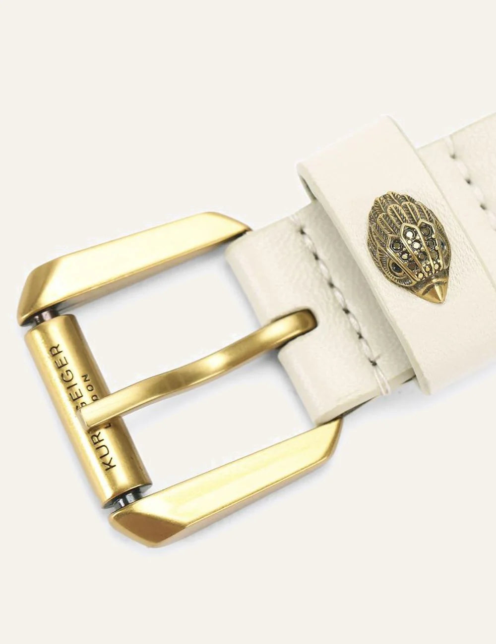 Λεπτομέρεια αγκράφας ζώνης Kurt Geiger London bone leather με eagle head