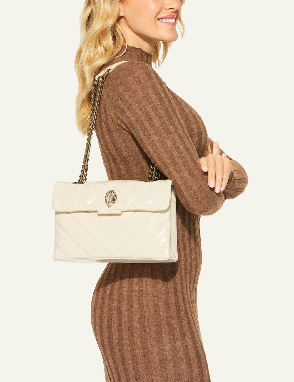 Γυναικεία Kurt Geiger Kensington patent leather bag worn on shoulder