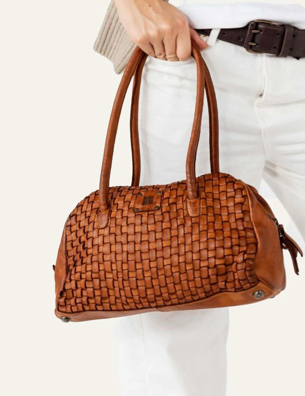 Biba Kansas tan brown leather baguette shoulder bag with handwoven texture, long handles and zip closure model