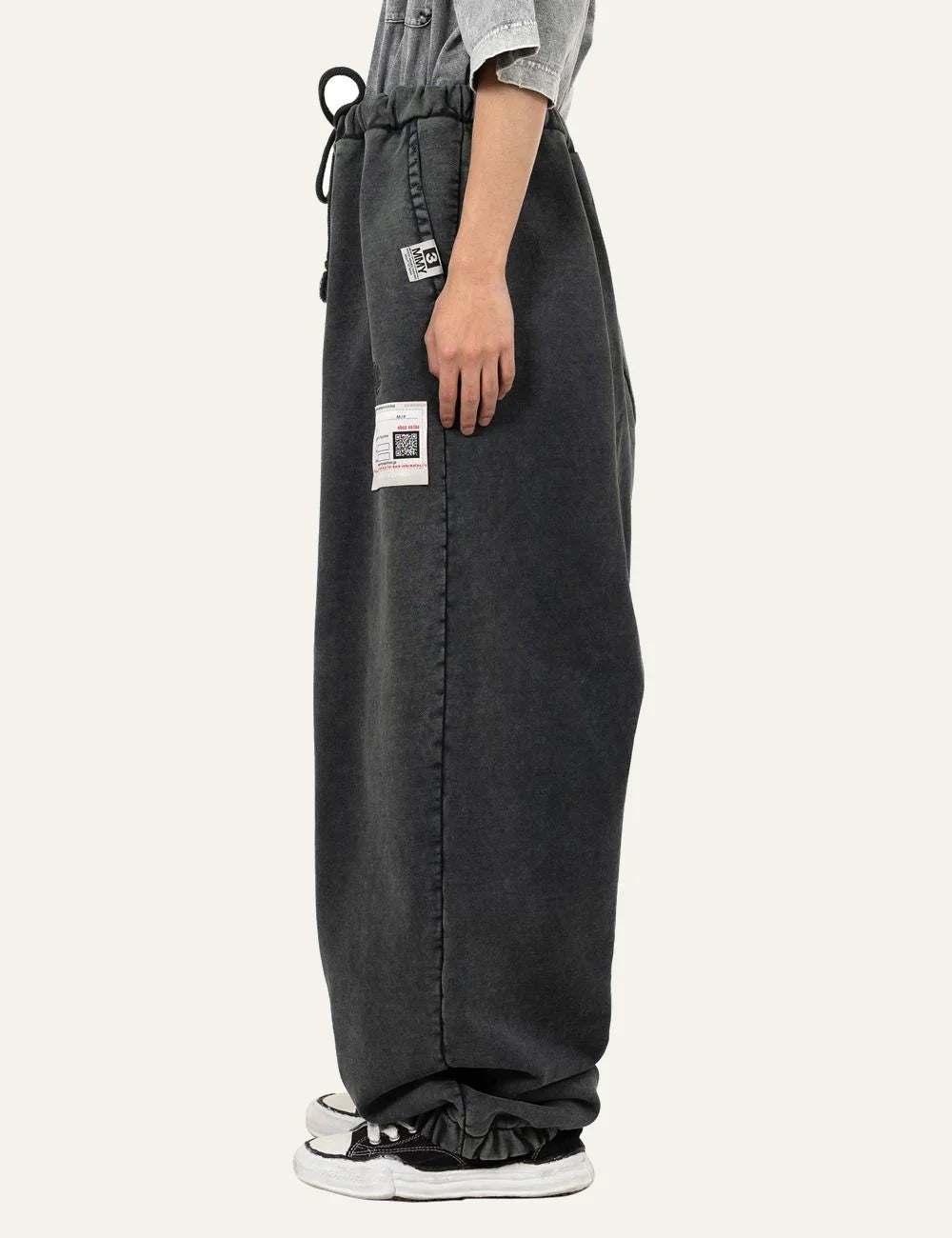 Maison Mihara Yasuhiro washed sweat pants side view elastic waist