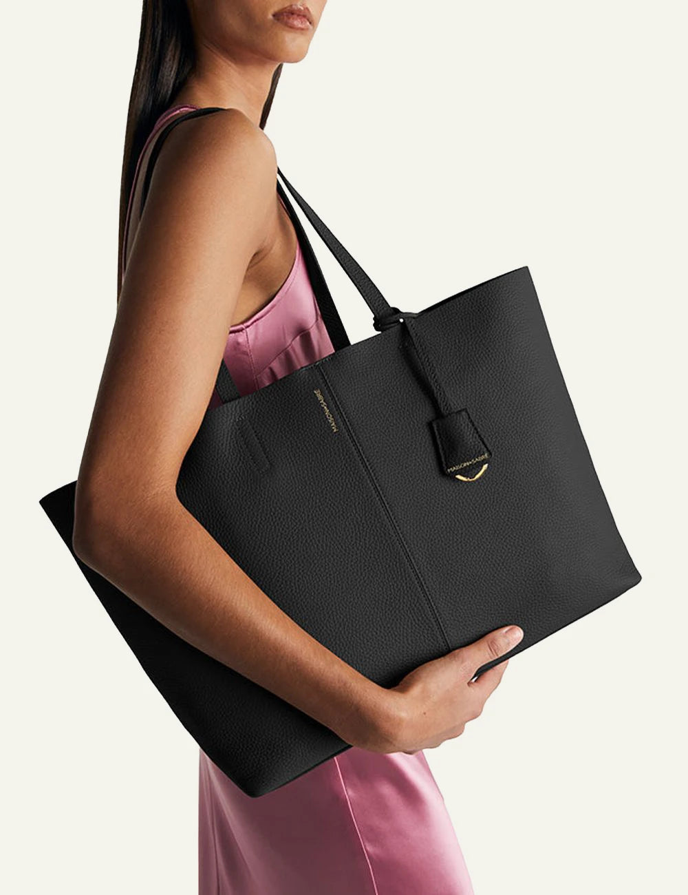 Maison de Sabre Soft Tote bag black leather large shoulder bag front model view