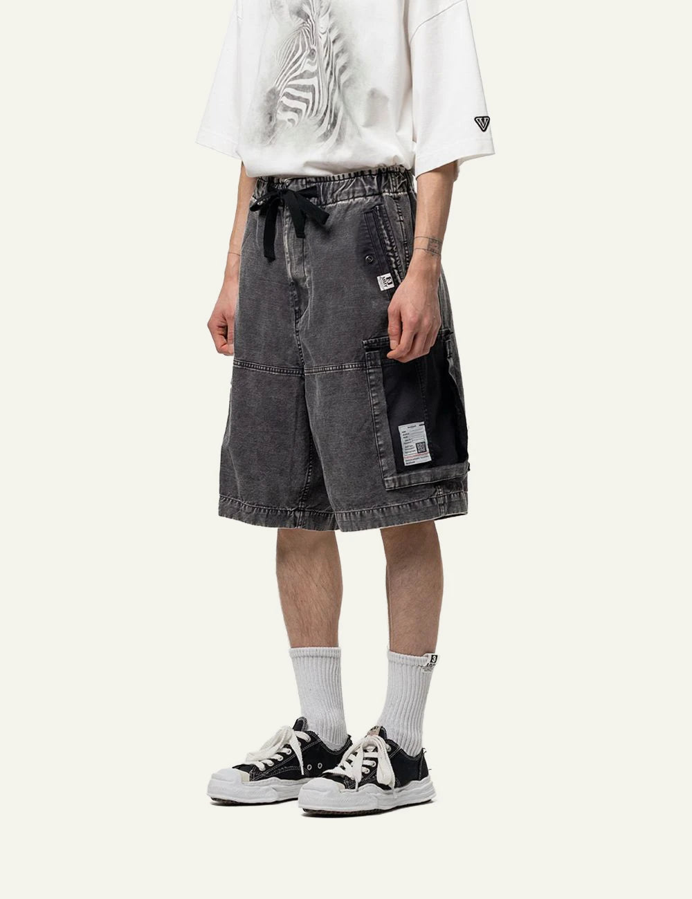 Maison Mihara Yasuhiro Black Cargo Shorts side View