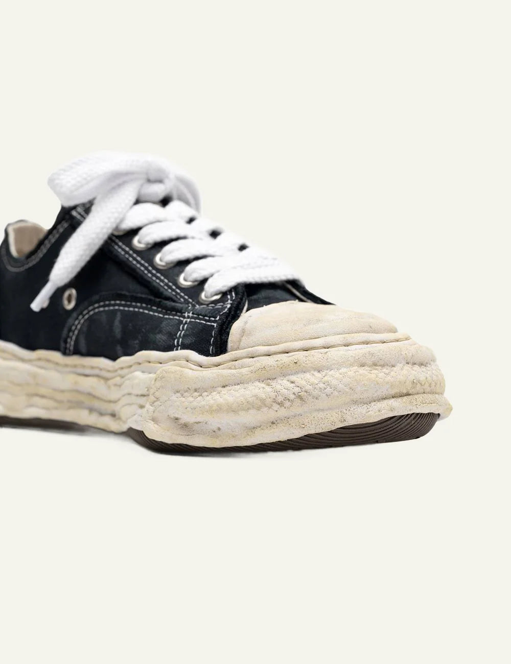 Detail view Maison Mihara Yasuhiro Peterson23 OG Sole, vintage canvas upper και exaggerated rubber sole