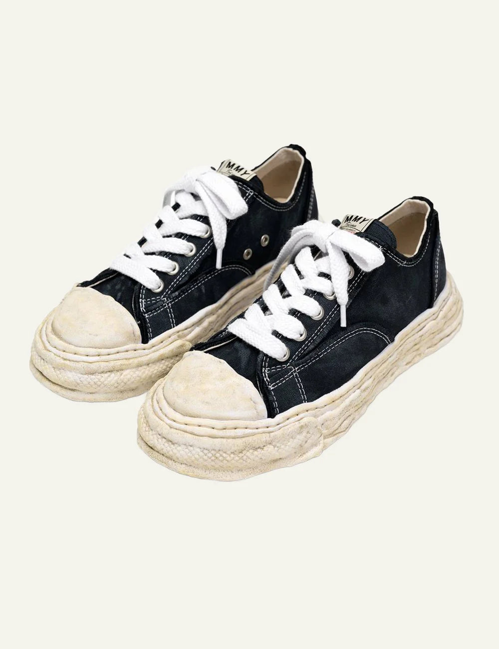 Pair view Maison Mihara Yasuhiro Peterson23 OG Sole sneakers black, vintage aesthetic και chunky silhouette
