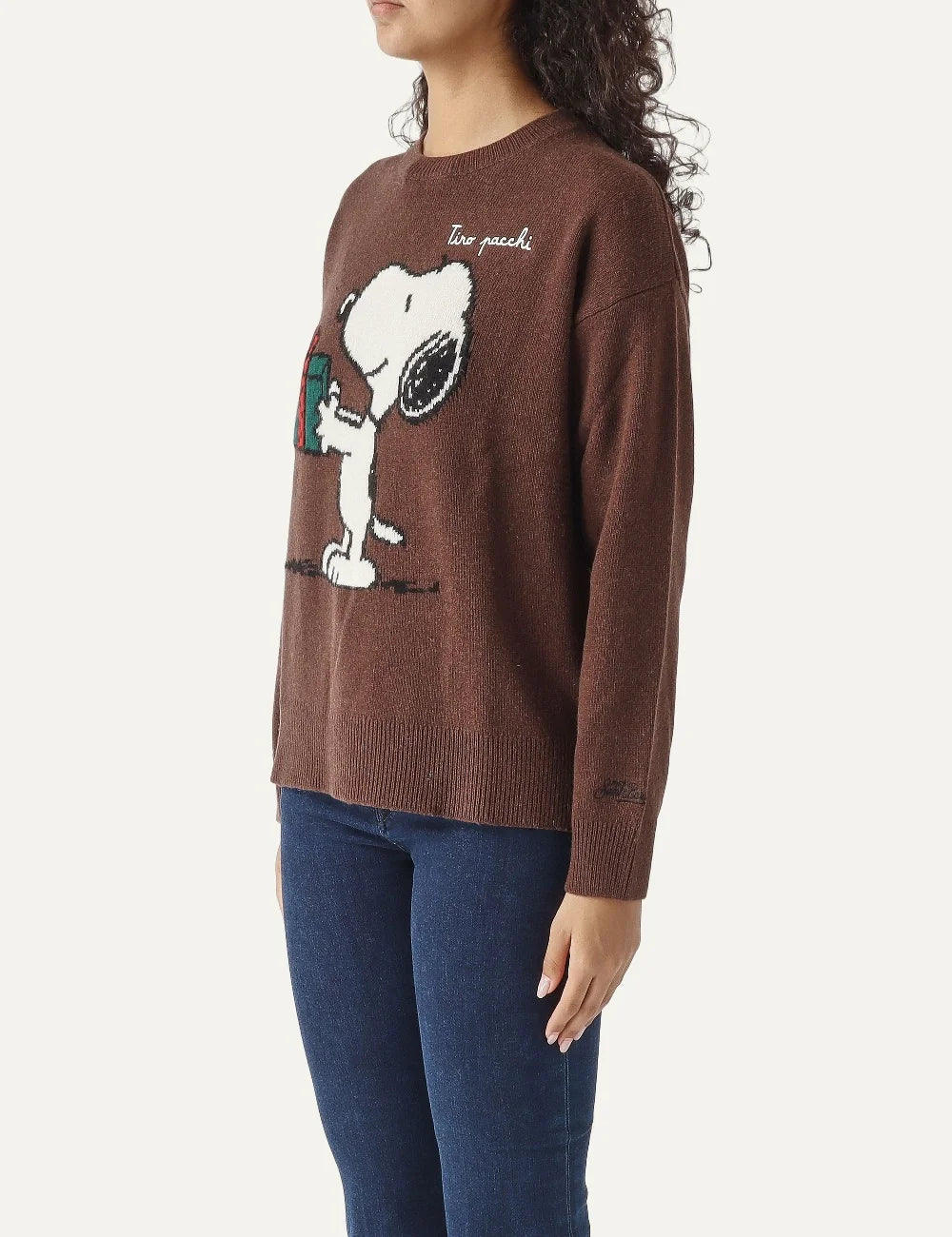 Mc2 Saint Barth brown knitted sweater with Snoopy holding a green gift with red ribbon, Tiro Pacchi lettering and ribbed trims side