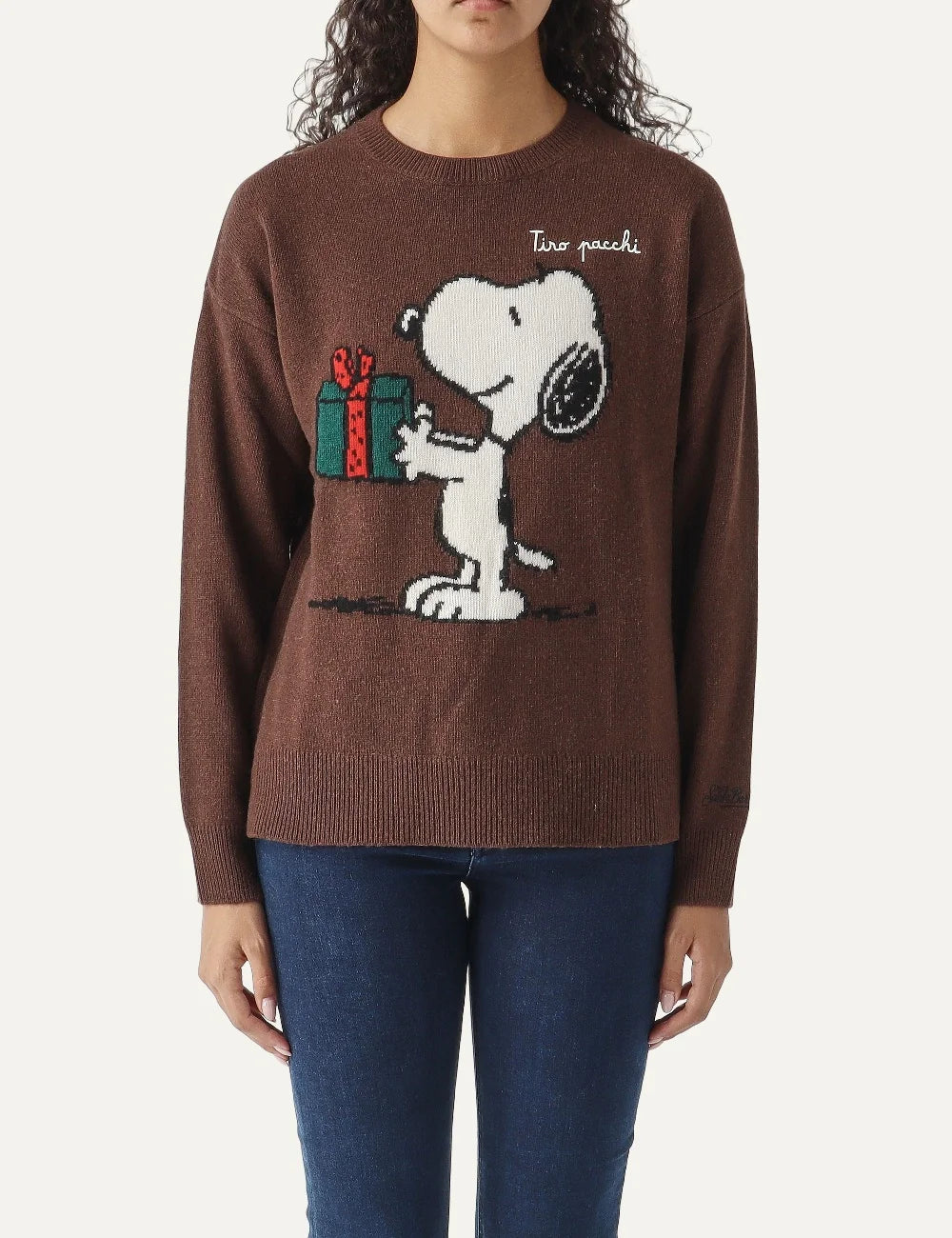 Mc2 Saint Barth brown knitted sweater with Snoopy holding a green gift with red ribbon, Tiro Pacchi lettering and ribbed trims