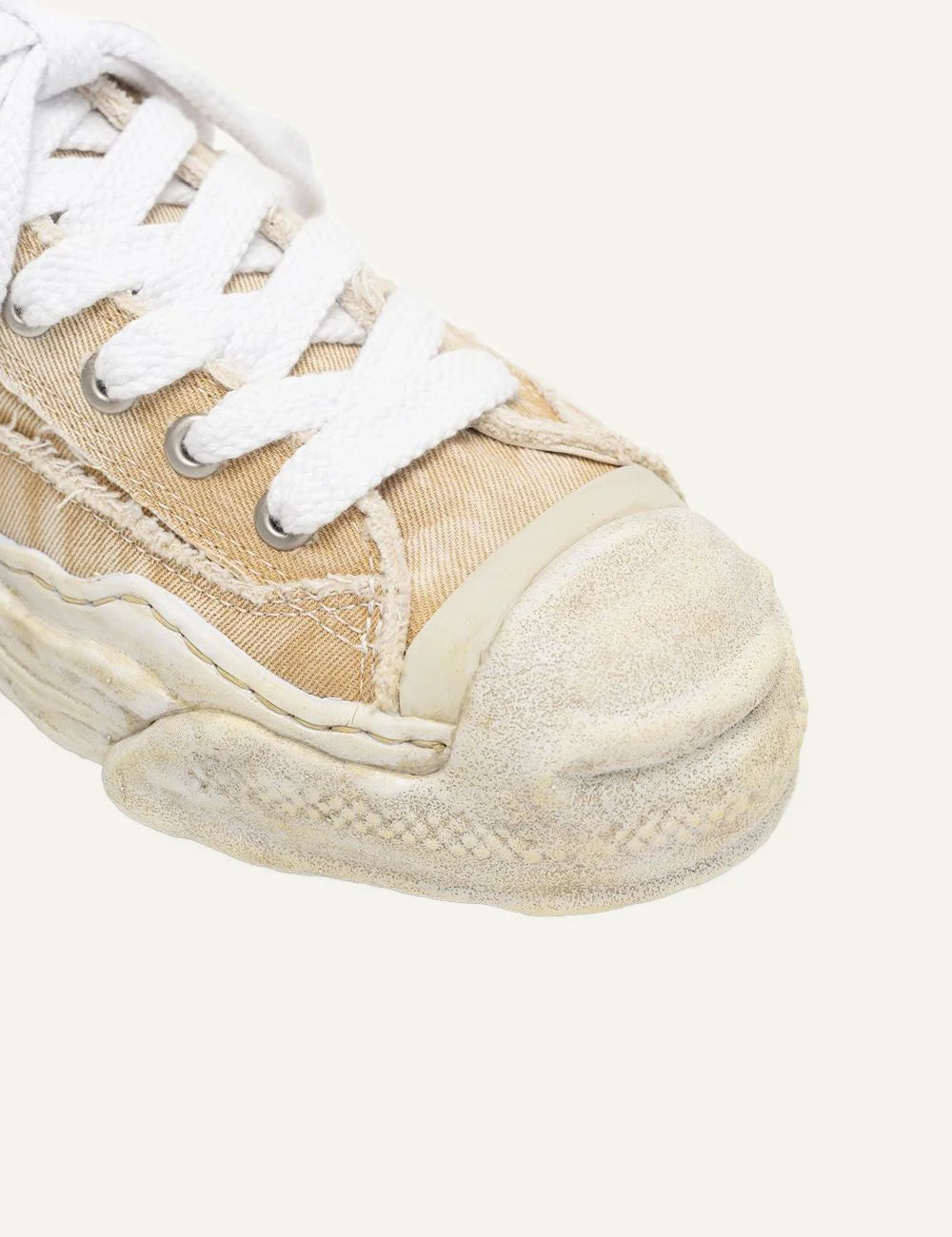 Mihara Yasuhiro Hank sneaker toe detail, sculpted OG rubber sole και raw finish