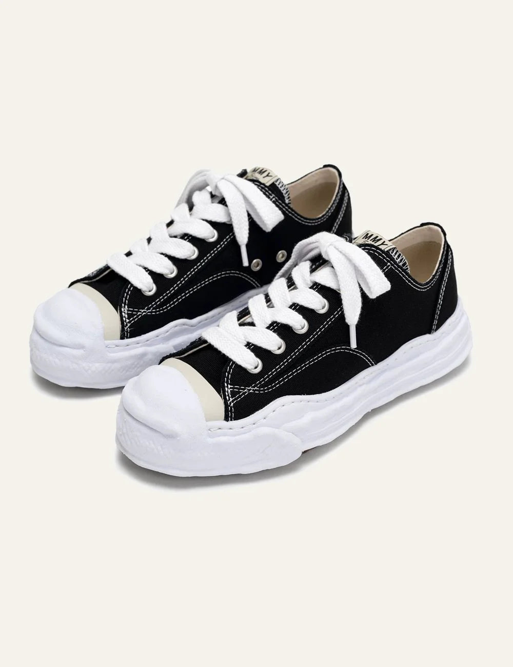 Mihara Yasuhiro Hank canvas low-top sneakers μαύρα, pair view με oversized white sole