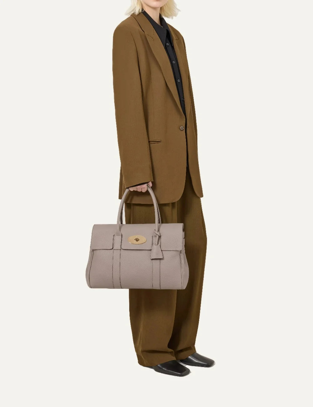 Mulberry women's light greige grained leather shoulder bag with double top handles, gold-tone Postman's Lock and hanging leather fob model