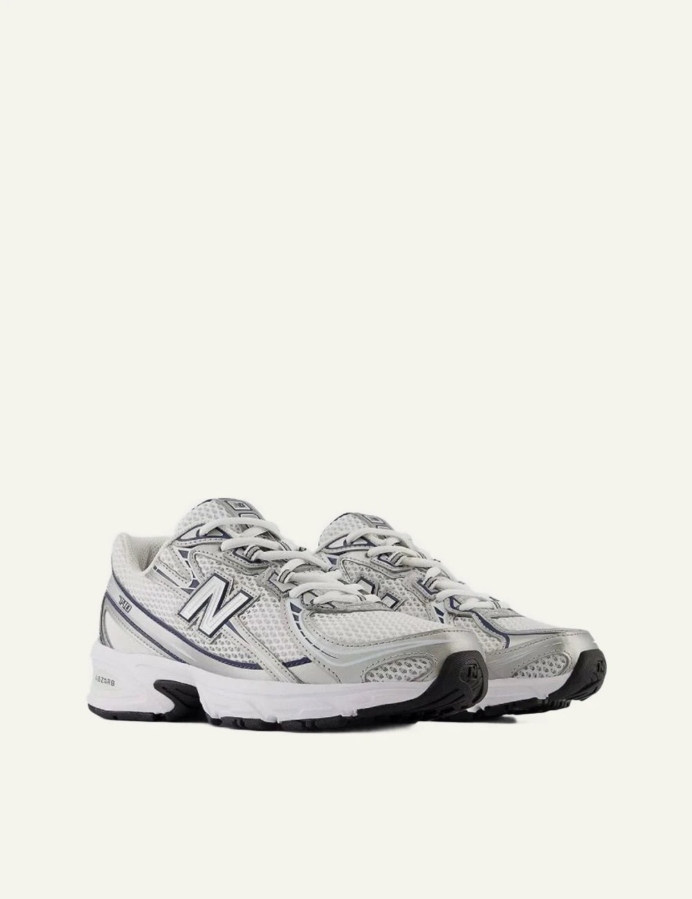 New Balance 740 white silver profil pair