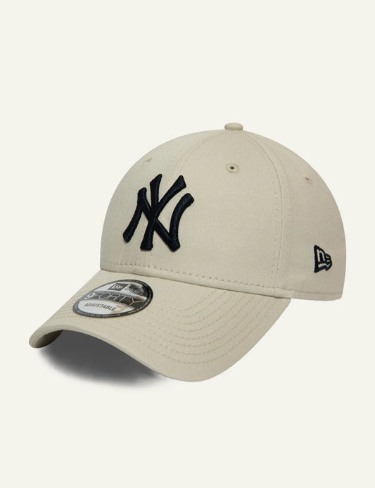 New Era NY Yankees cap beige black logo curved visor side view