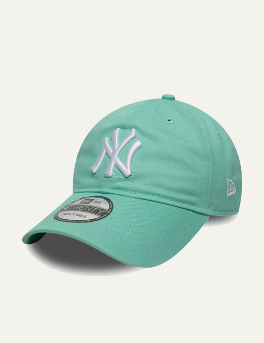 New Era New York Yankees cap pastel green logo front view