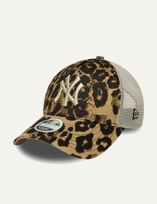 New Era New York Yankees leopard trucker cap side view