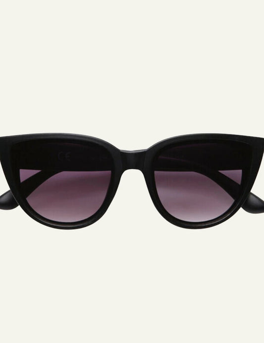 Okkia black cat eye sunglasses black gradient front