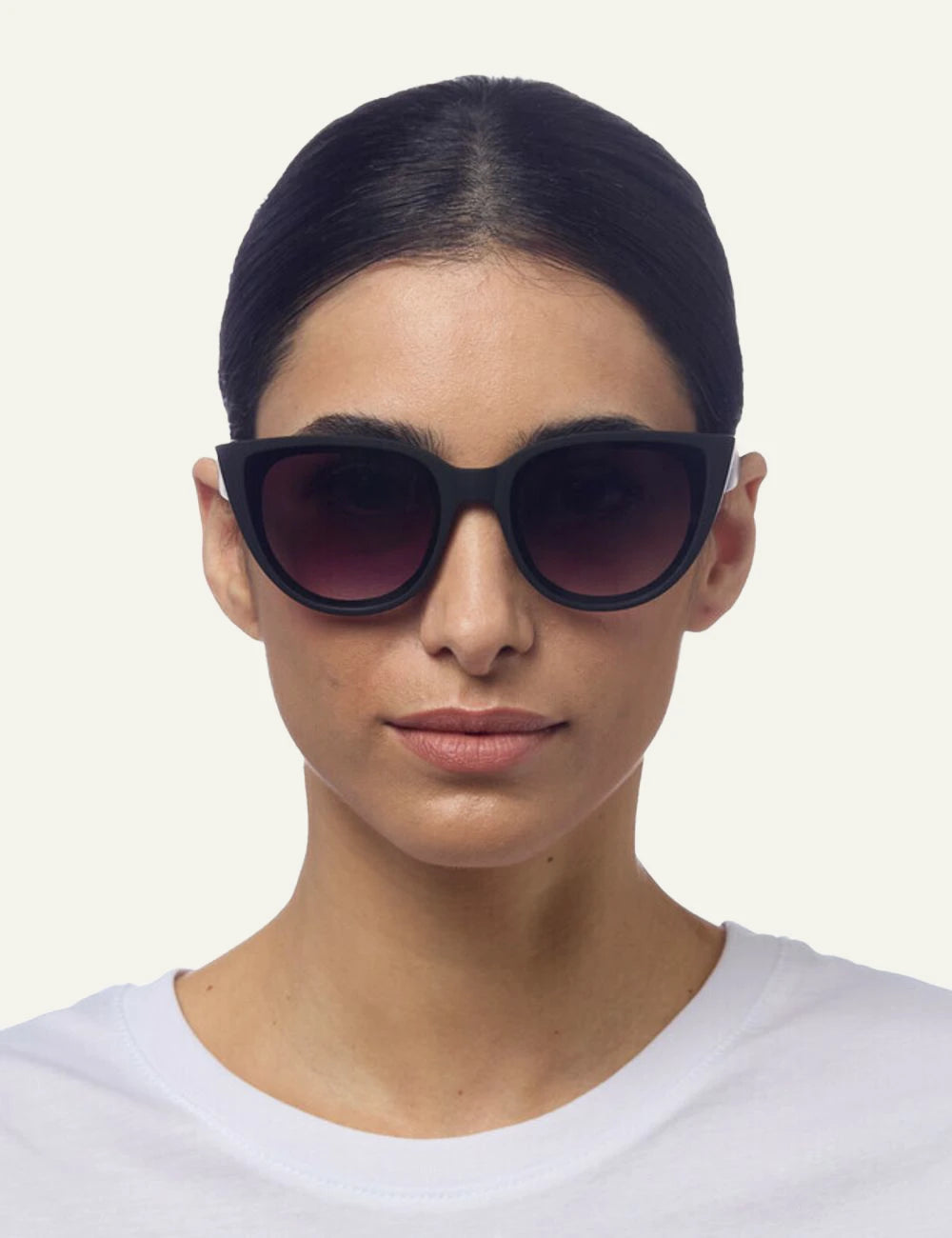 Okkia black cat eye sunglasses black gradient front model