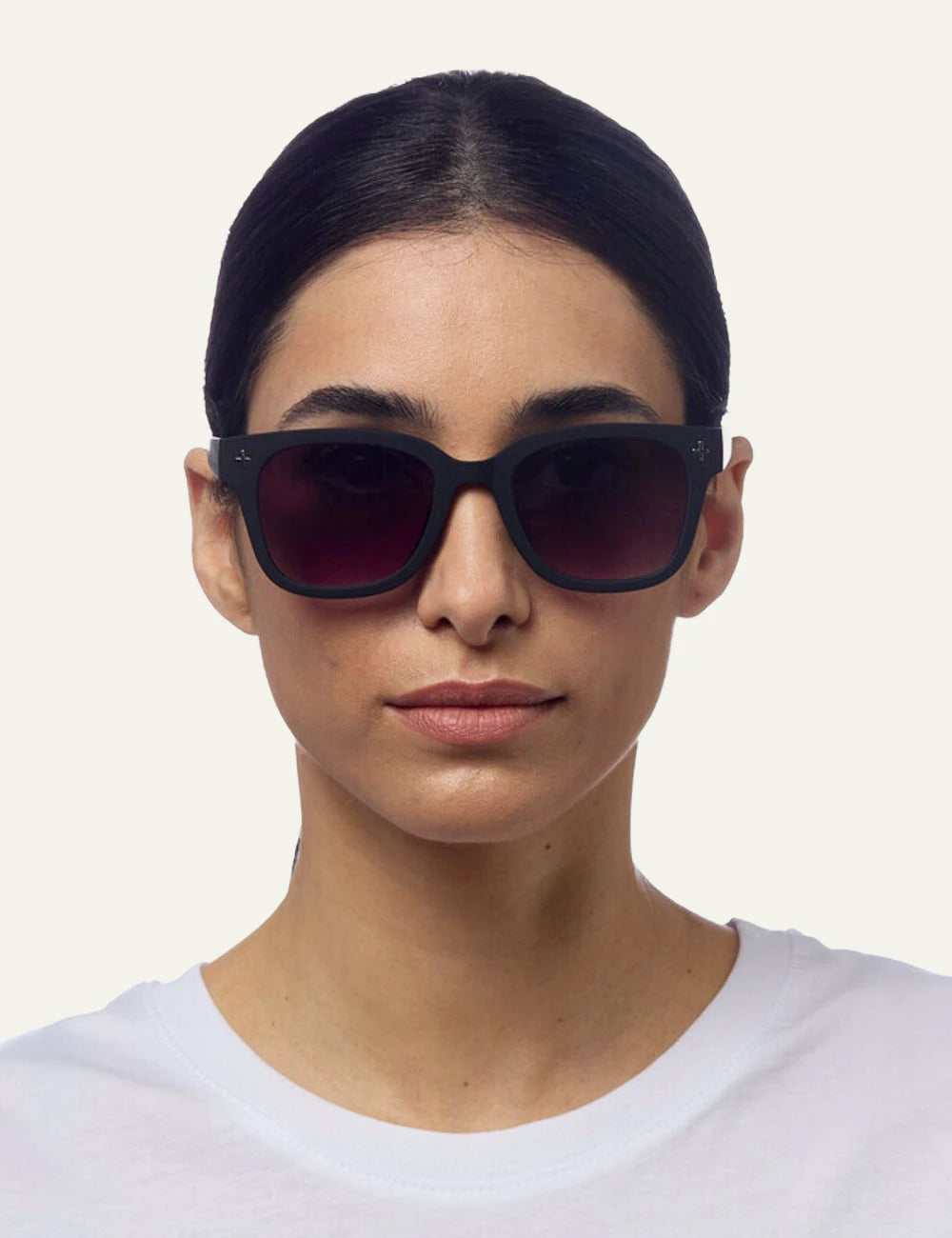 Okkia black grey sunglasses black gradient front model