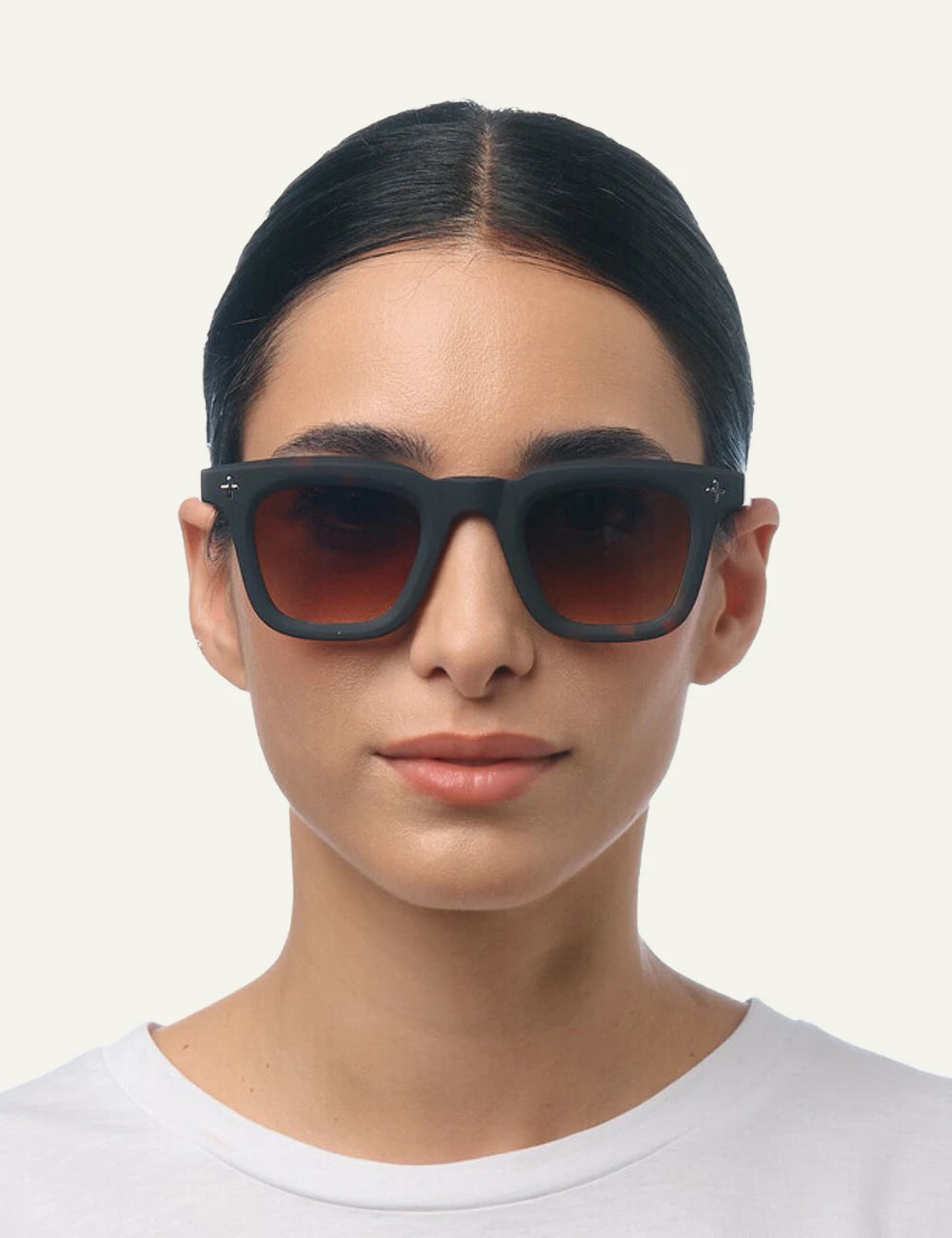 Okkia havana black sunglasses brown gradient front model