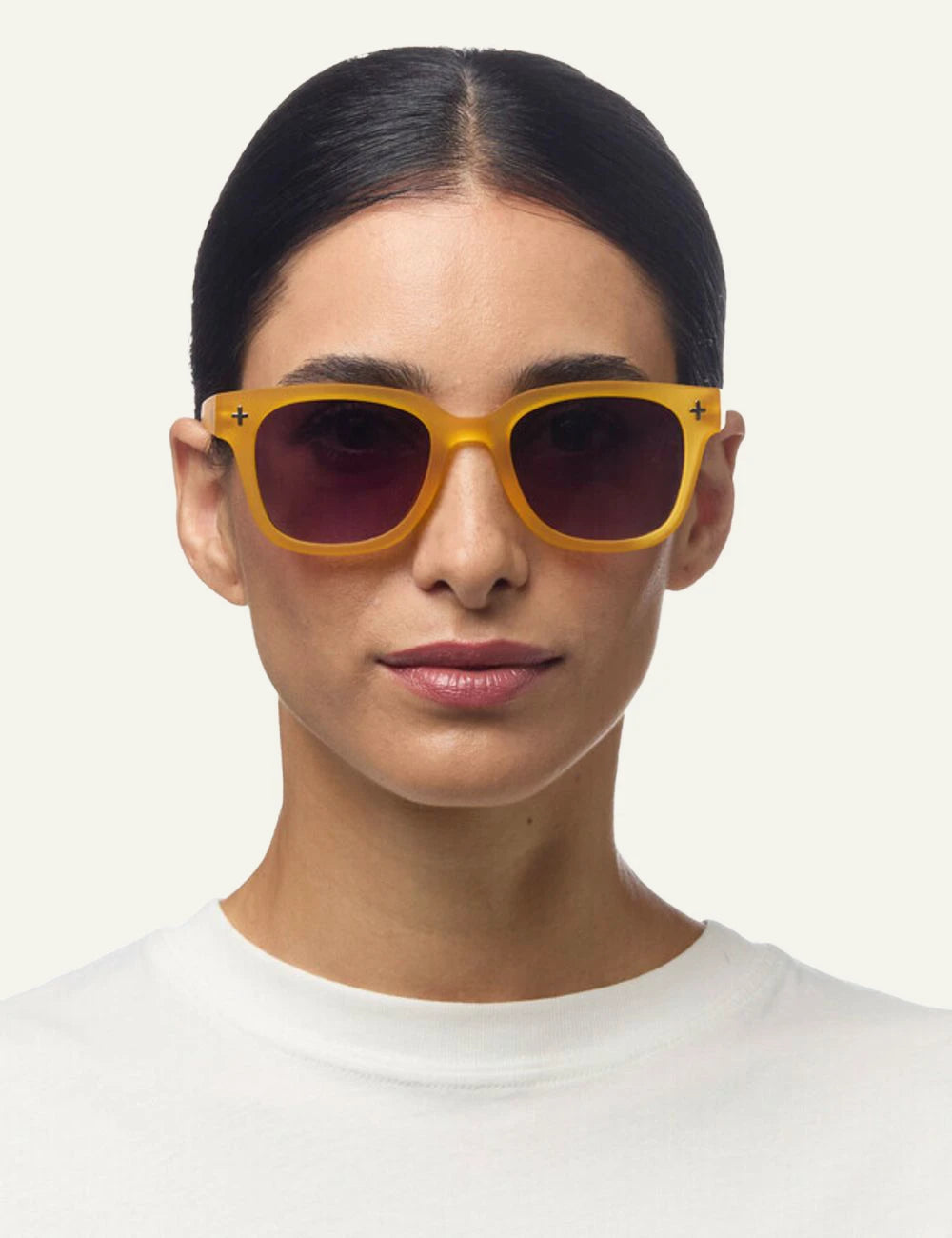 Okkia translucent yellow sunglasses black gradient front model