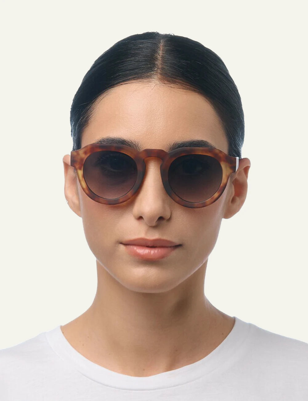 Okkia Zeno sahara havana round sunglasses green gradient front model