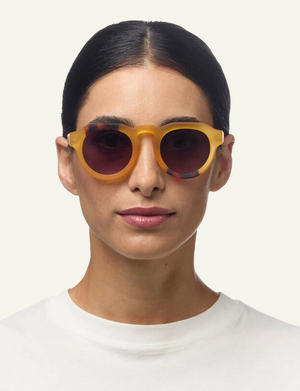 Okkia Zeno yellow round sunglasses havana detail front model