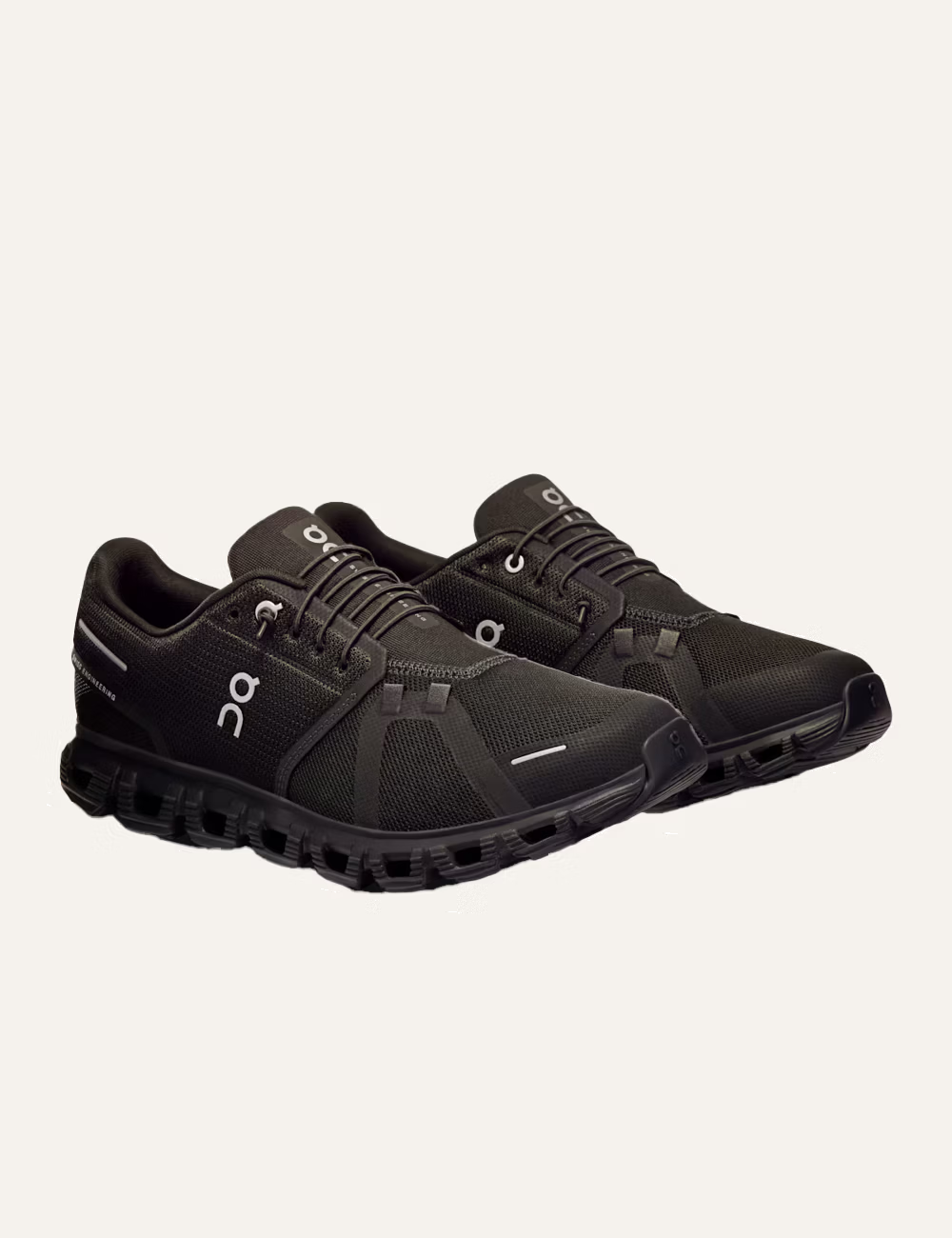 On Cloud black running sneakers lateral angle