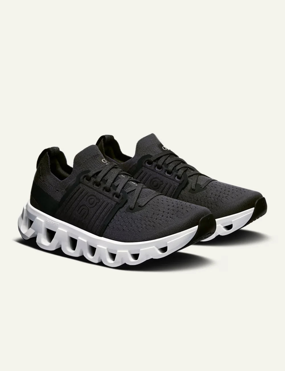 On Cloudswift 4 sneaker mavro running angled view