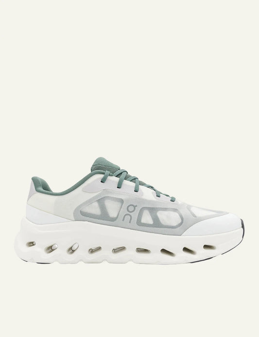On Cloudtilt Remix sneakers ekrou ladi running shoes side view