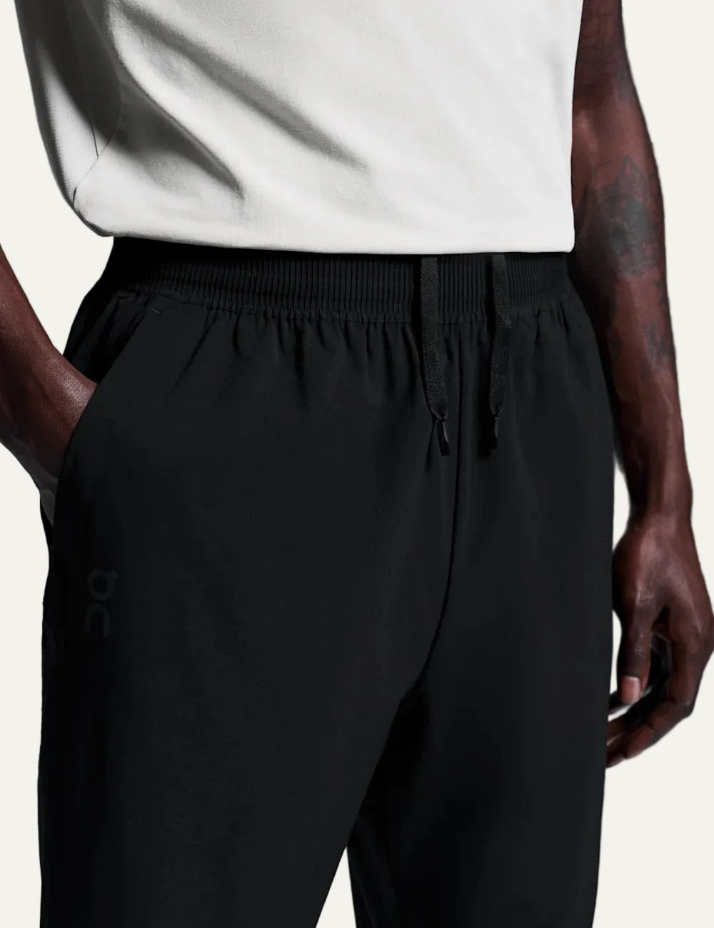 On Focus Pants black training front detail view